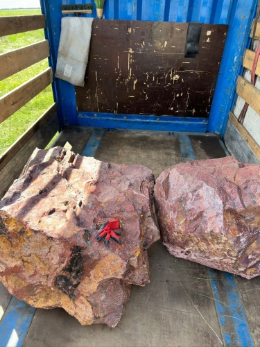 Ландшафтные глыбы красно-фиолетовые 200-1000 килограмм купить в Верхотурье