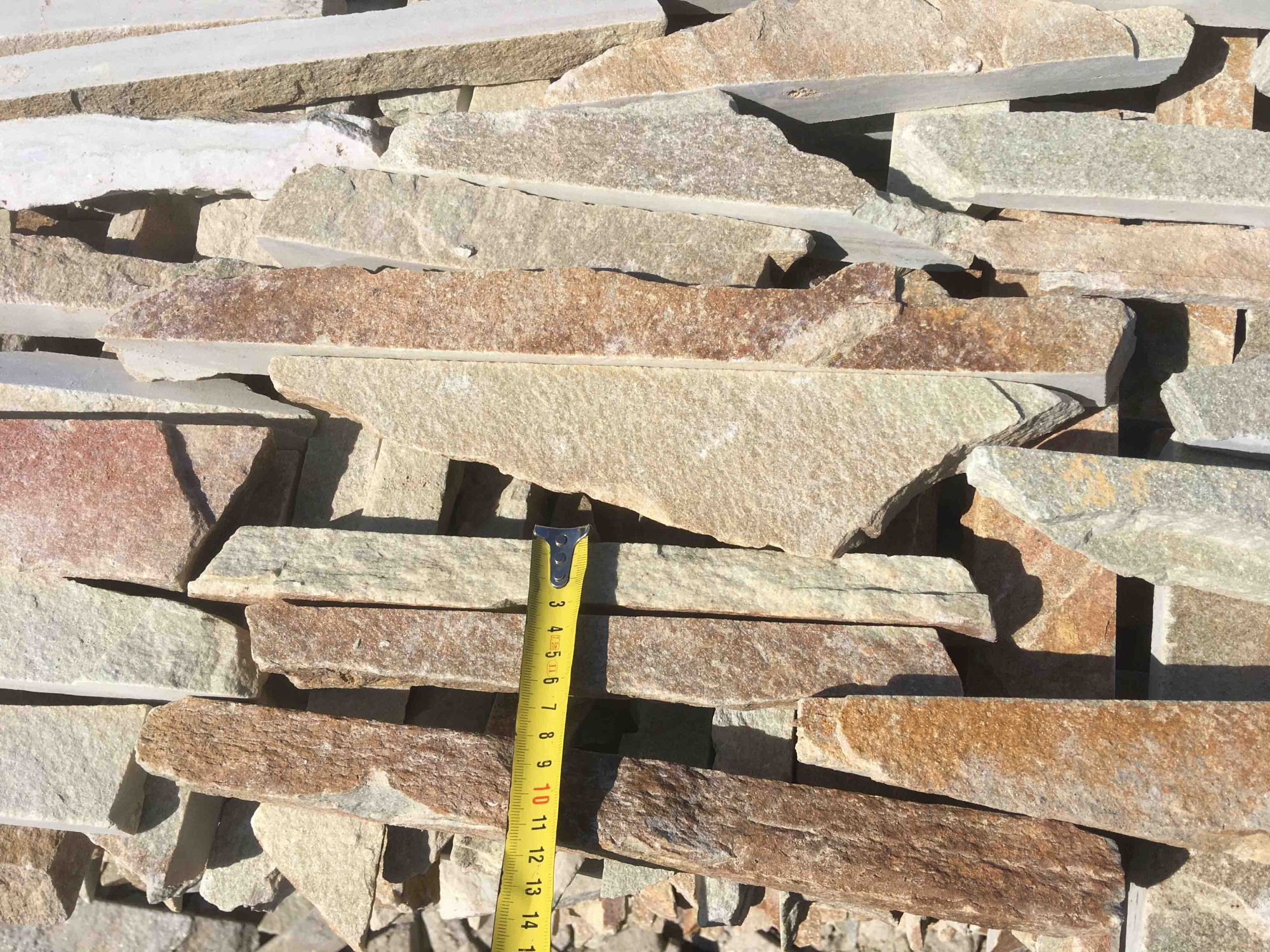 Горбушка златолит золотистый для облицовки купить в Верхотурье