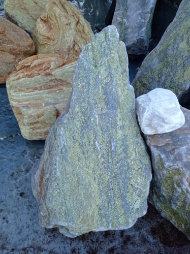 Златолит жёлтый, жёлто-зелёный глыбки и валуны для ланшафтного дизайна купить в Верхотурье