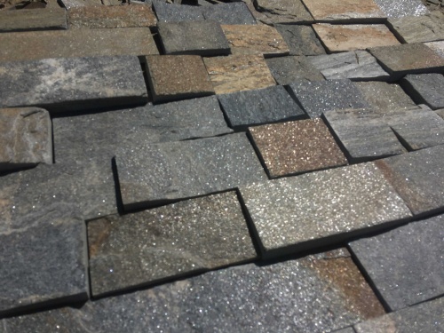 Плитка пилёная златолит Уральский для цоколя, отмостки купить в Верхотурье