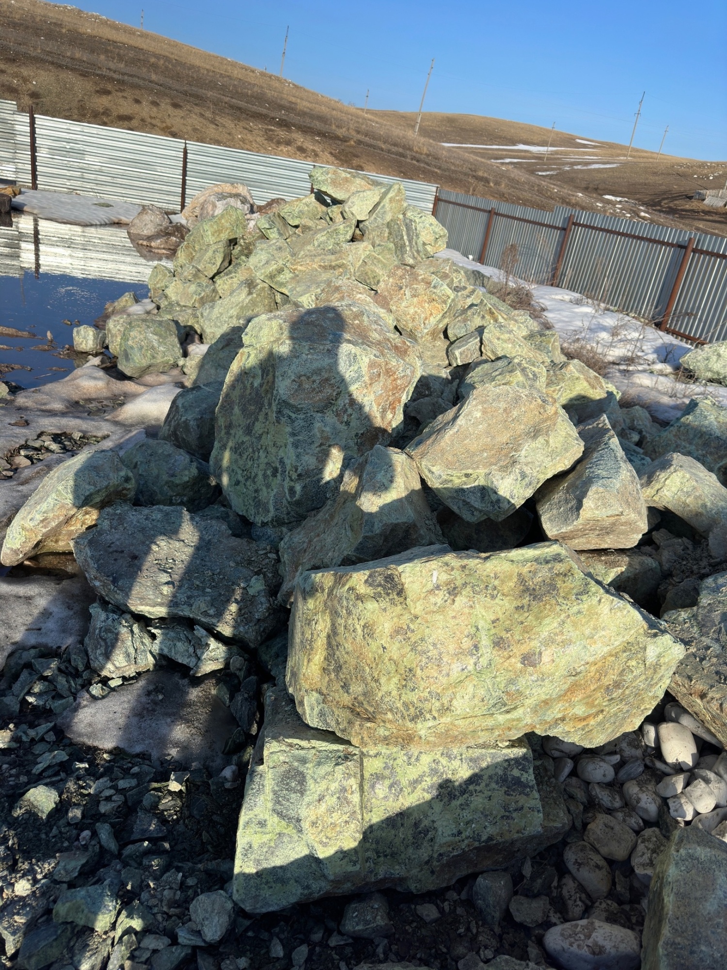 Камни для ландшафтного дизайна зелёные 10-60 килограмм купить в Верхотурье