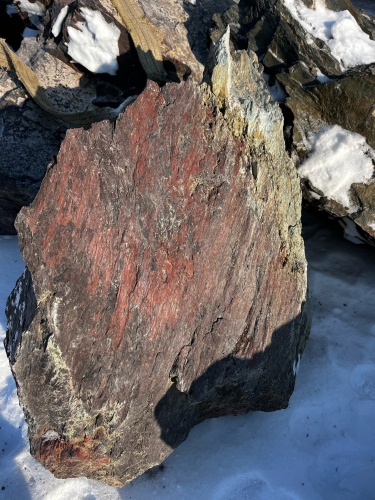 Ландшафтные глыбы красно-фиолетовые 200-1000 килограмм купить в Верхотурье