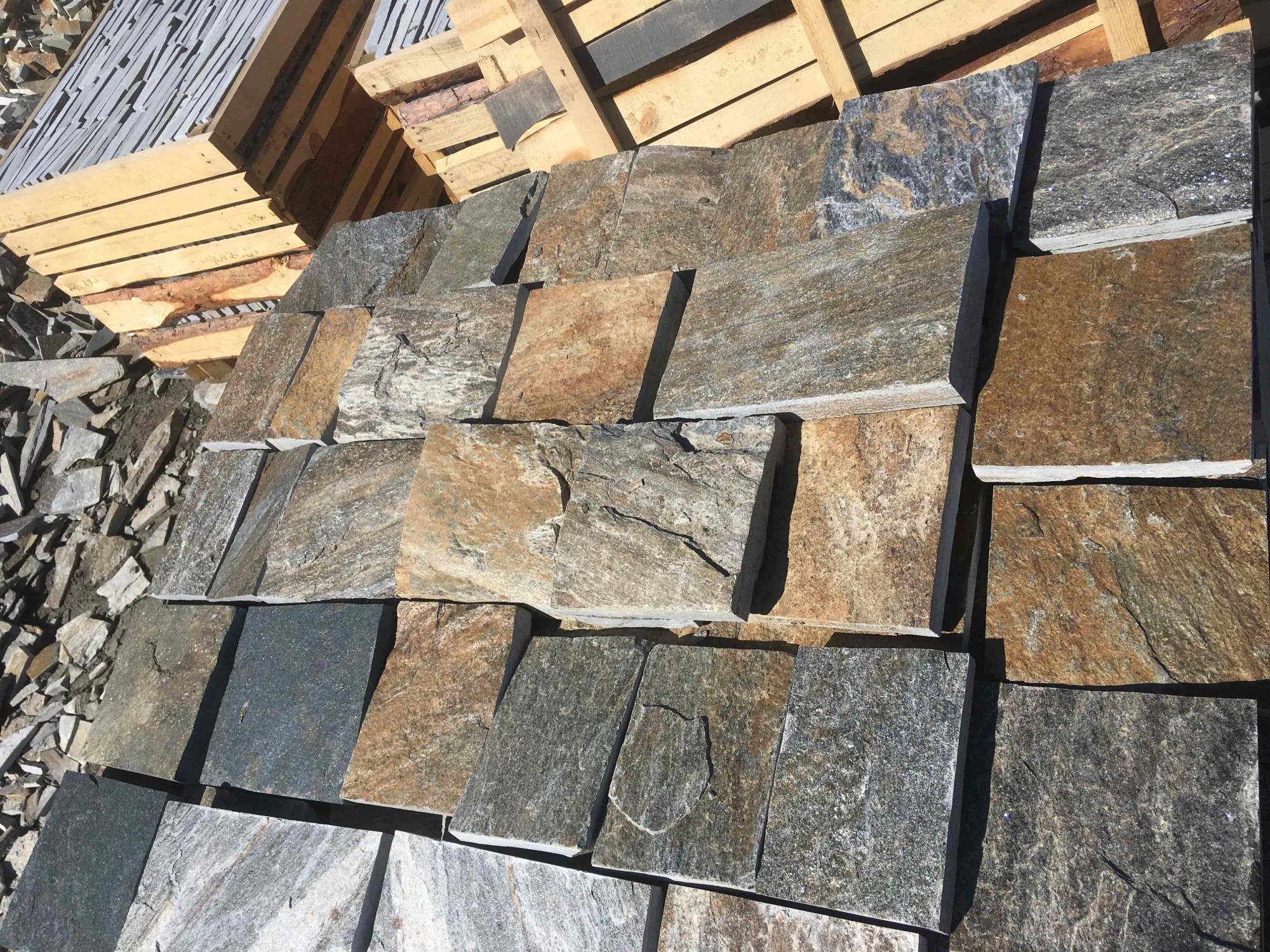 Плитка пилёная златолит Уральский для фасада купить в Верхотурье