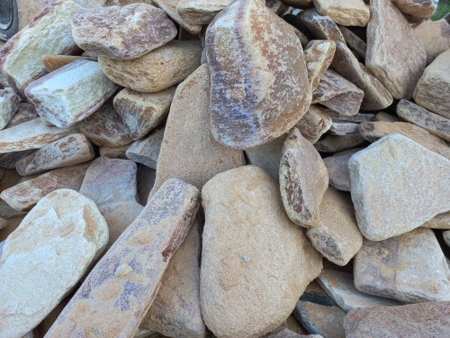 Златолит жёлтый, жёлто-зелёный глыбки и валуны для ланшафтного дизайна купить в Верхотурье