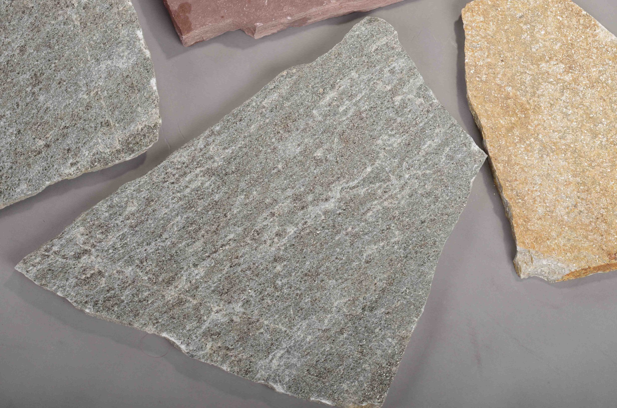 Плитняк златолит Уральский  для фасада купить в Верхотурье